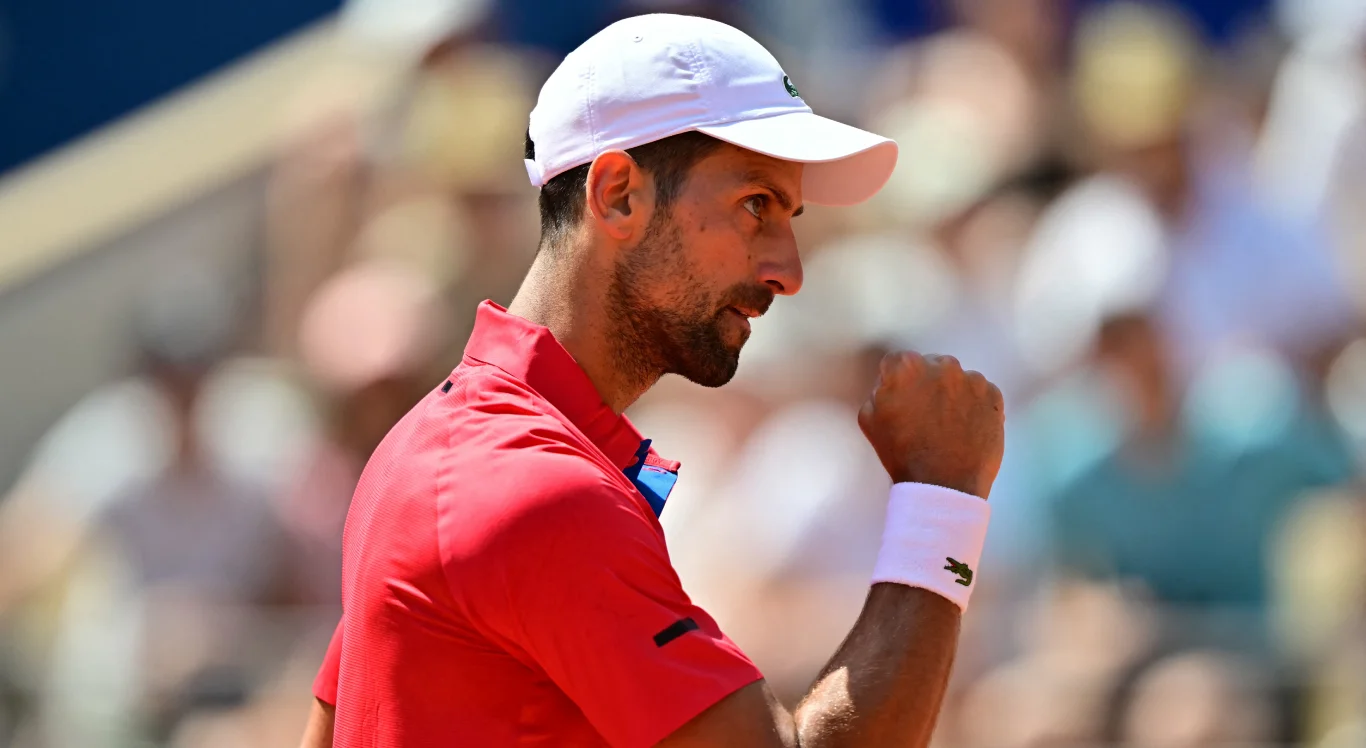 Novak Djokovic celebra com o punho fechado