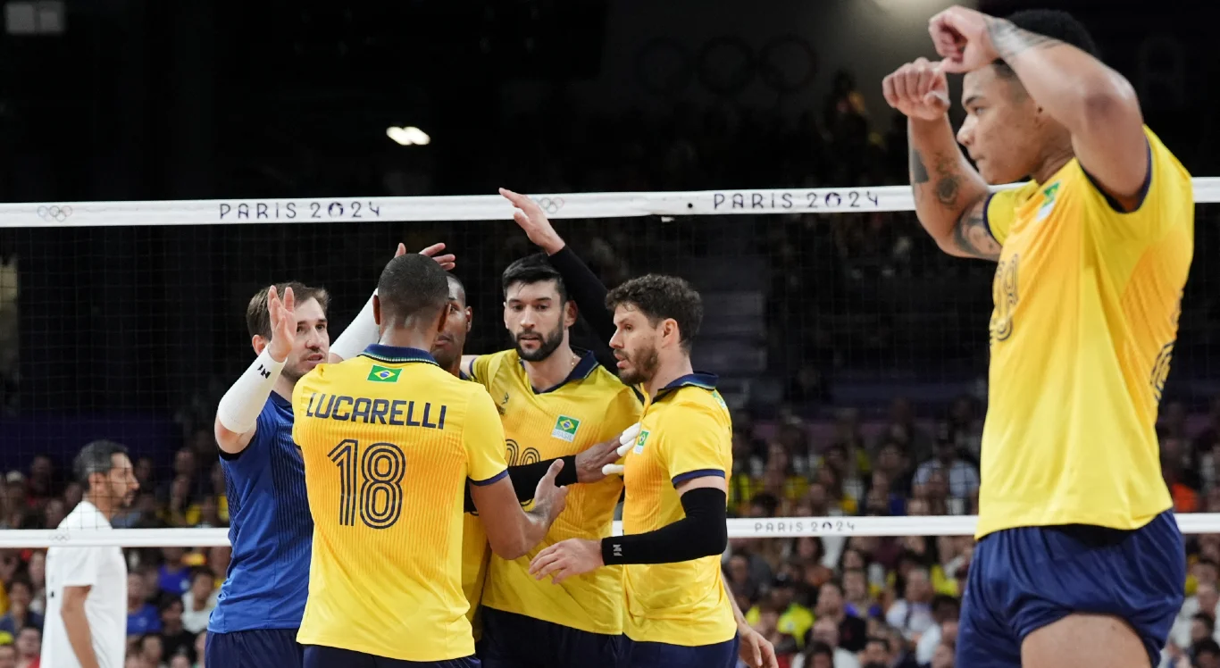 Jogadores de vôlei do Brasil comemoram classificação nas Olimpíadas