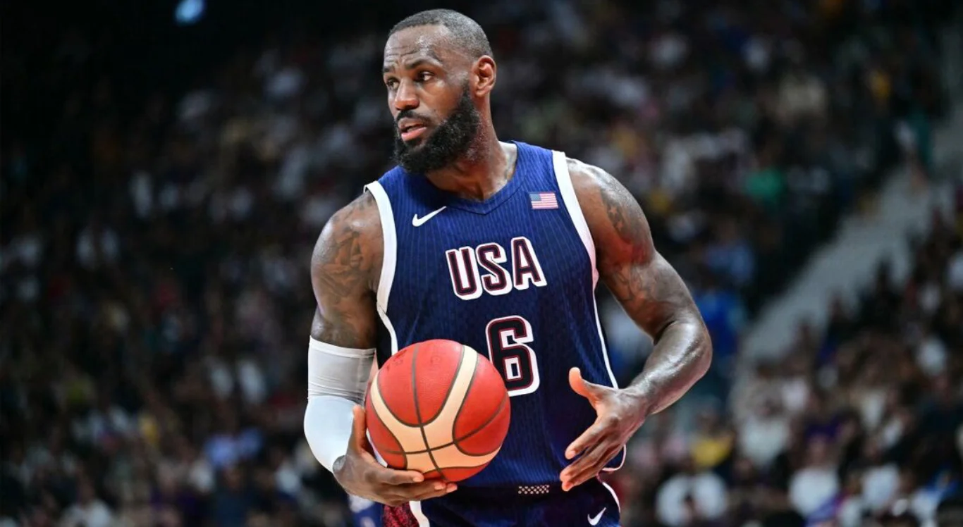 Imagem de Lebron James atuando pelos Estados Unidos nas Olimpíadas de Paris 2024