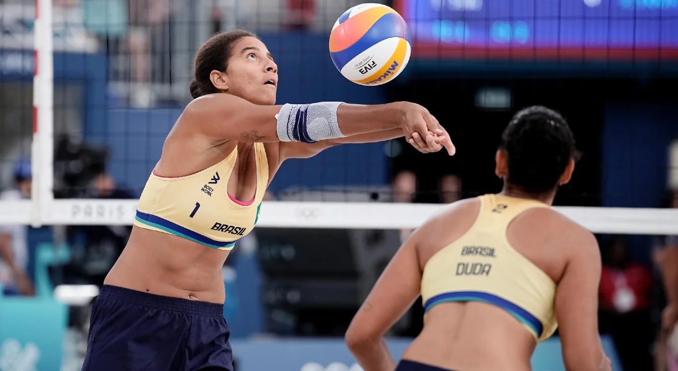 Resultado de Brasil x Japão no vôlei de praia feminino hoje (5/8)