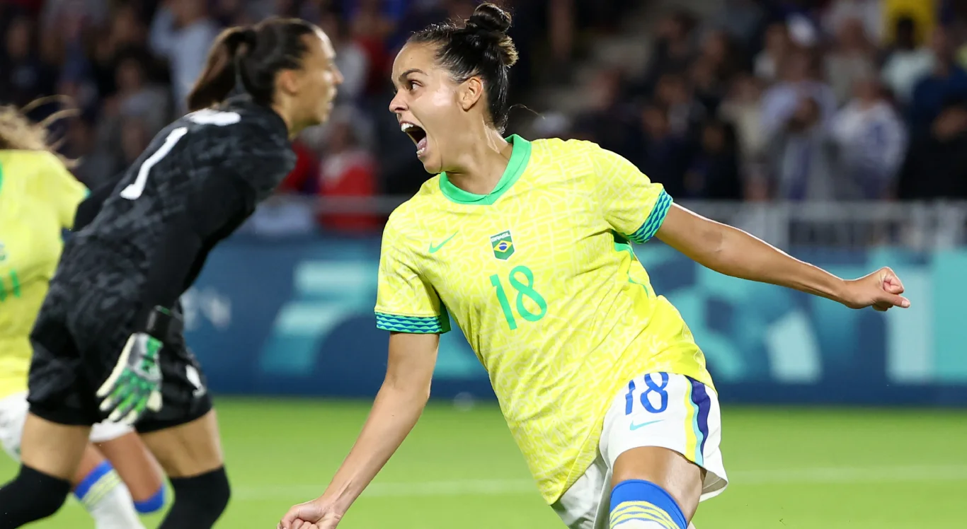 Imagem de Gabi Portilho celebrando gol pelo Brasil