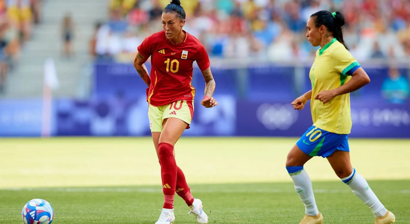 Jenni Hermoso ao lado de Marta durante Brasil x Espanha