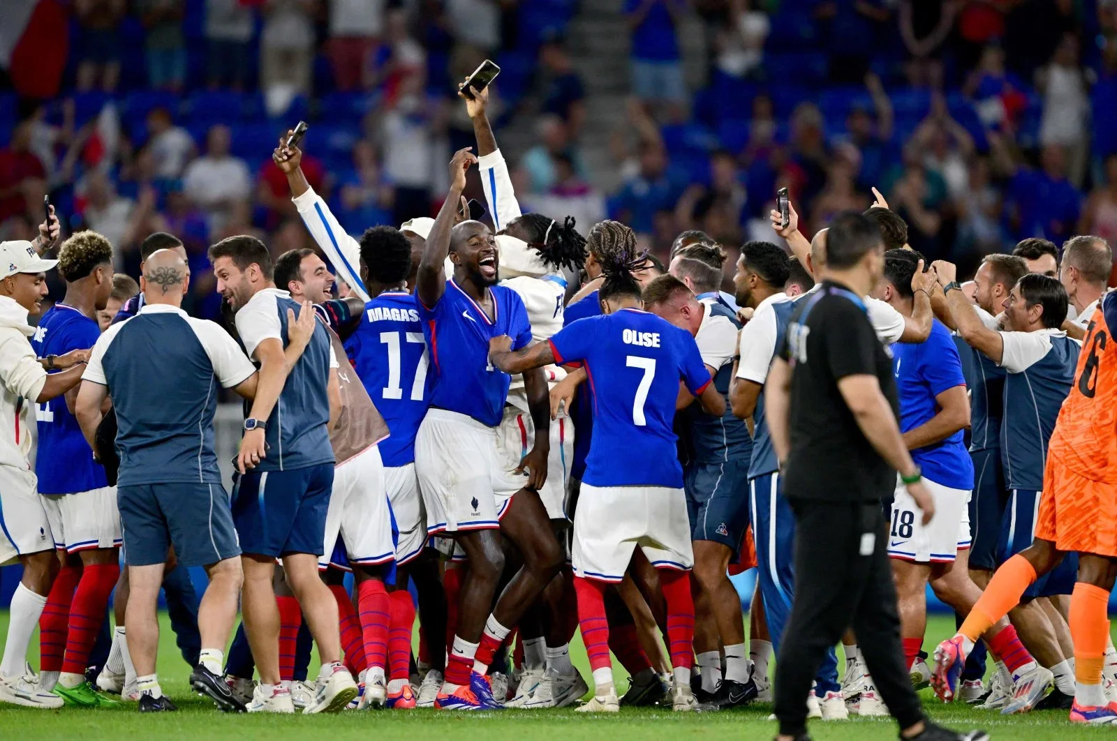 Jogadores da França celebram vaga na final das Olimpíadas