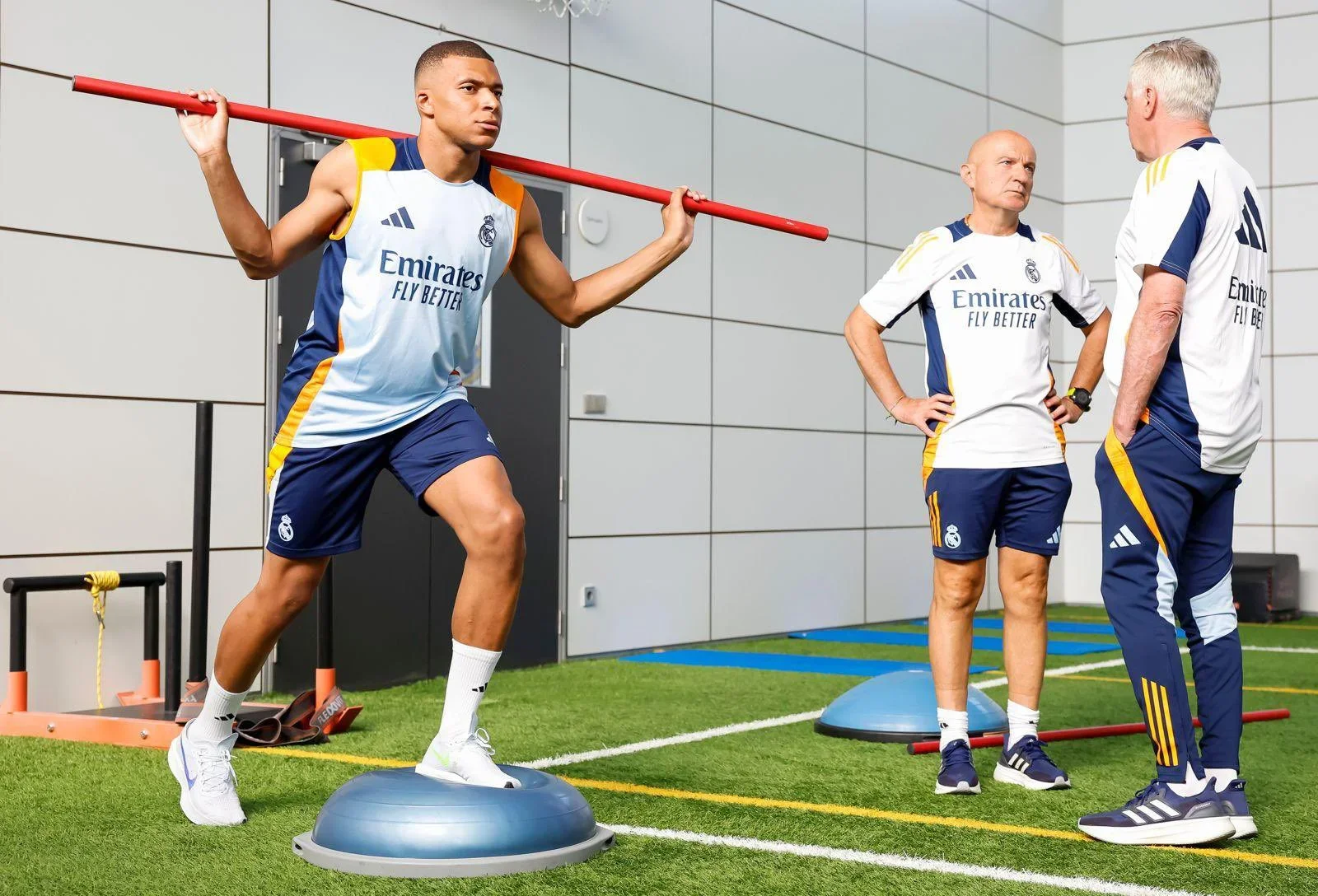 Kylian Mbappé em treinamento na academia do Real Madrid