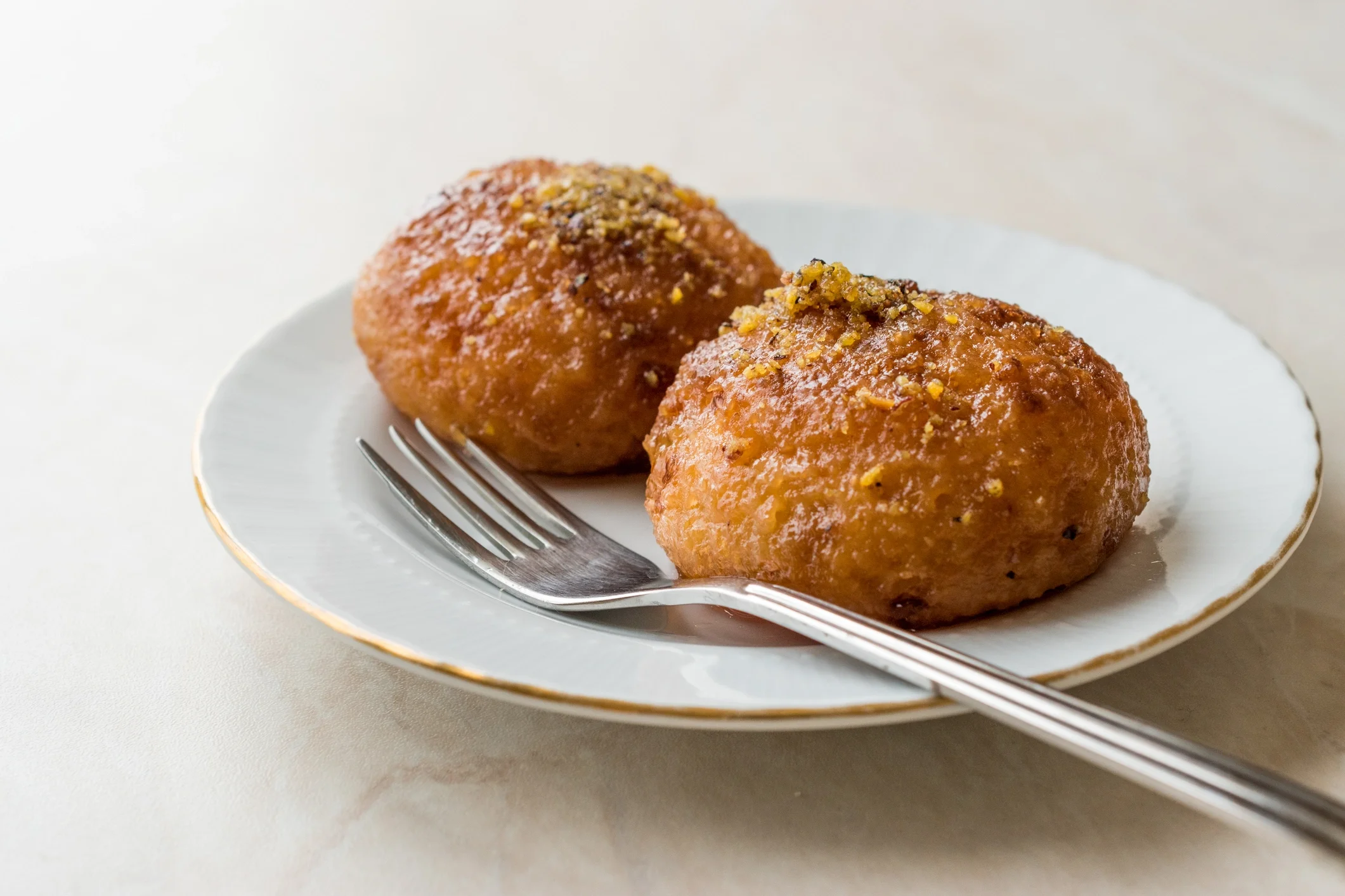 Imagem ilustrativa de bolinho de batata doce com canela.