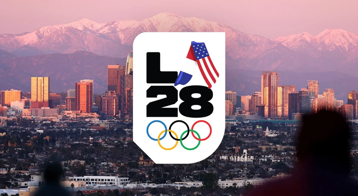 Logo dos Jogos Olímpicos de Los Angeles-2028 com a cidade dos EUA no fundo