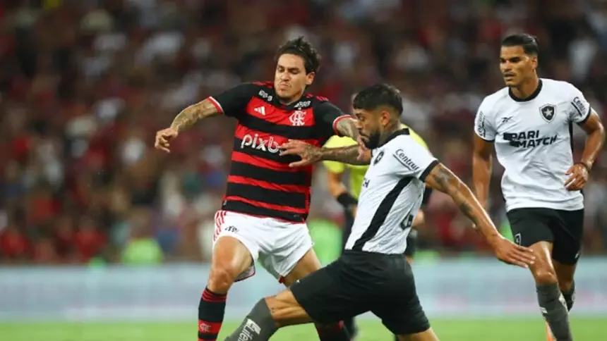 Flamengo enfrenta o Botafogo neste domingo (18).