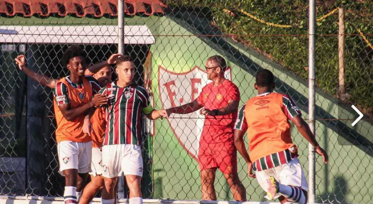 Imagem dos jogadores do Fluminense sub-20 comemorando gol Leonardo Brasil - FFC