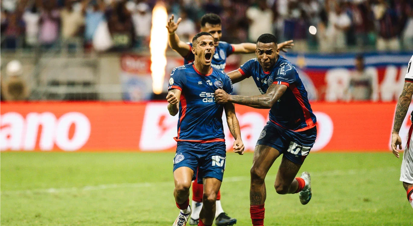 Imagem de Luciano Juba comemorando gol contra o Vitória/BA no Campeonato Brasileiro