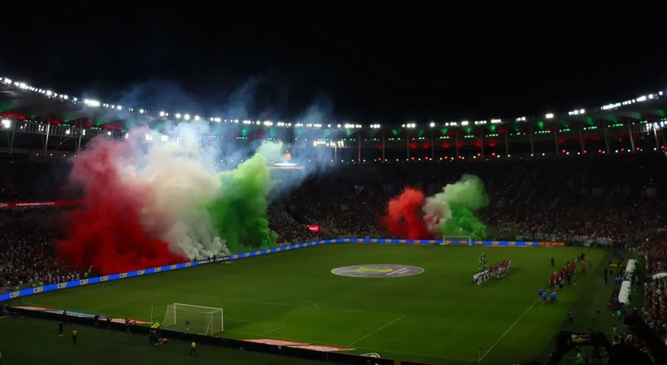 Imagem da torcida do Fluminense no Maracanã lotado