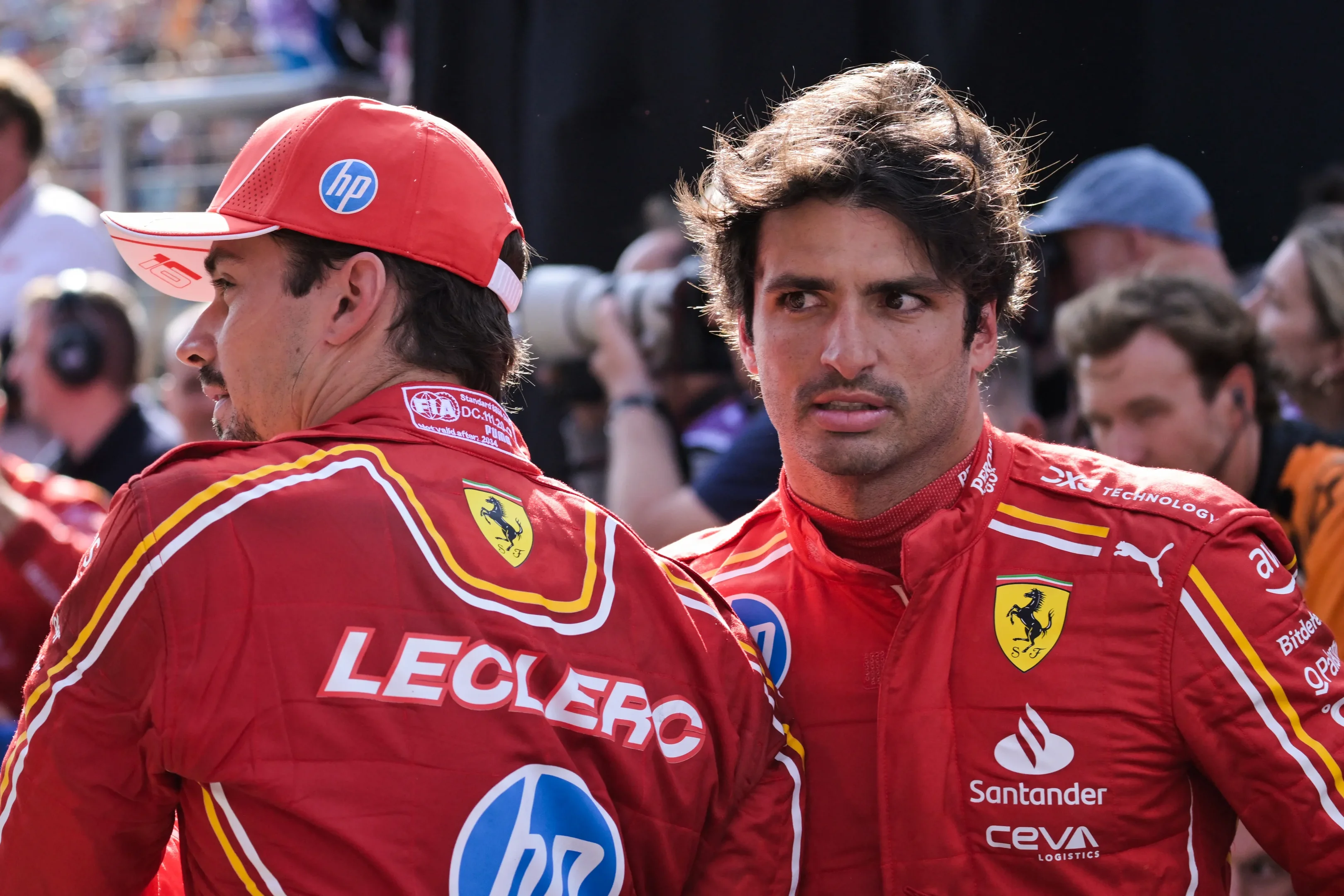 Imagem de Charles Leclerc e Carlos Sainz