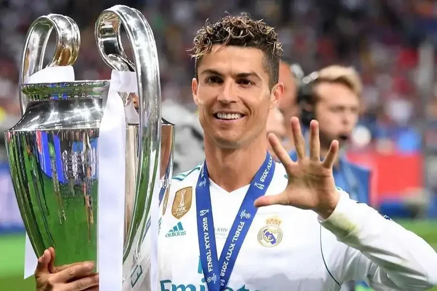 Cristiano Ronaldo com a taça da Liga dos Campeões