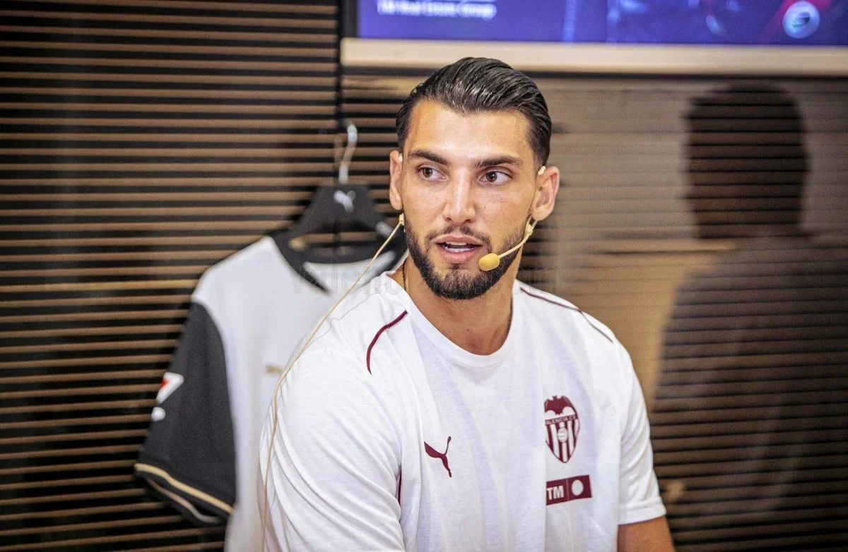 Rafa Mir, atacante do Valencia