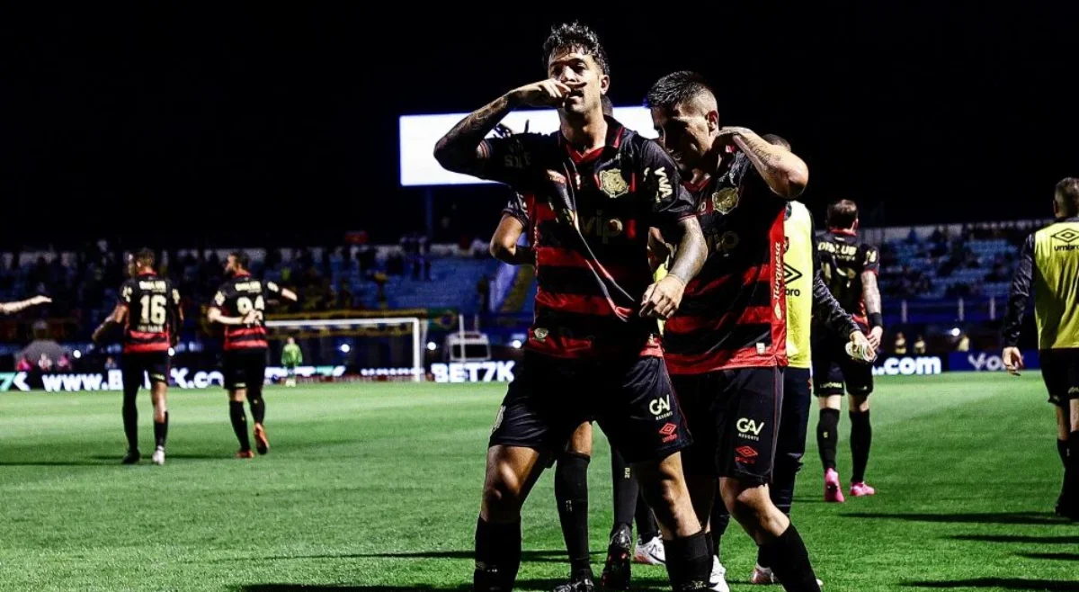 Imagem de Fabricio Domínguez comemorando gol pelo Sport