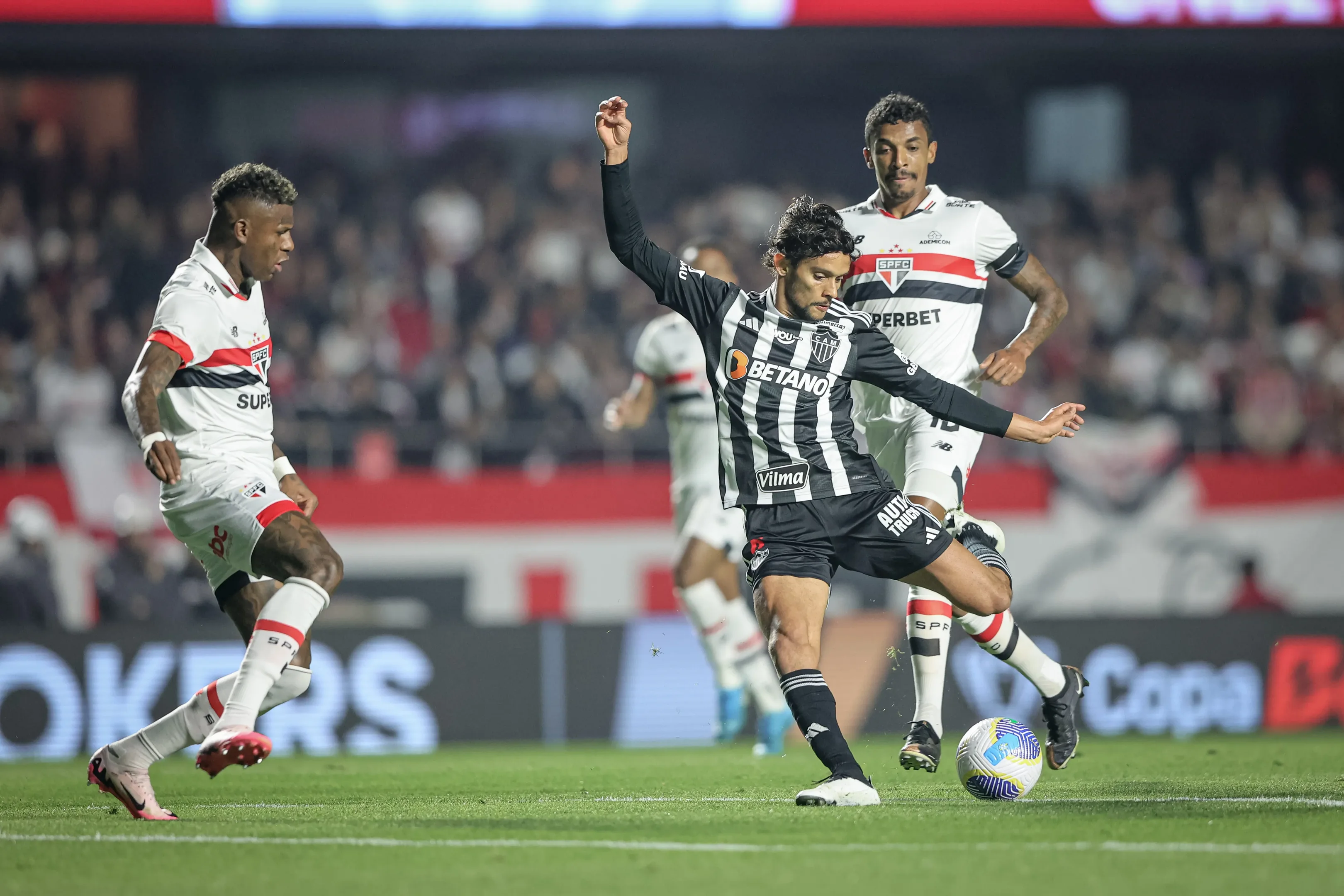 Atlético-MG e São Paulo decidem uma vaga na semifinal da Copa do Brasil