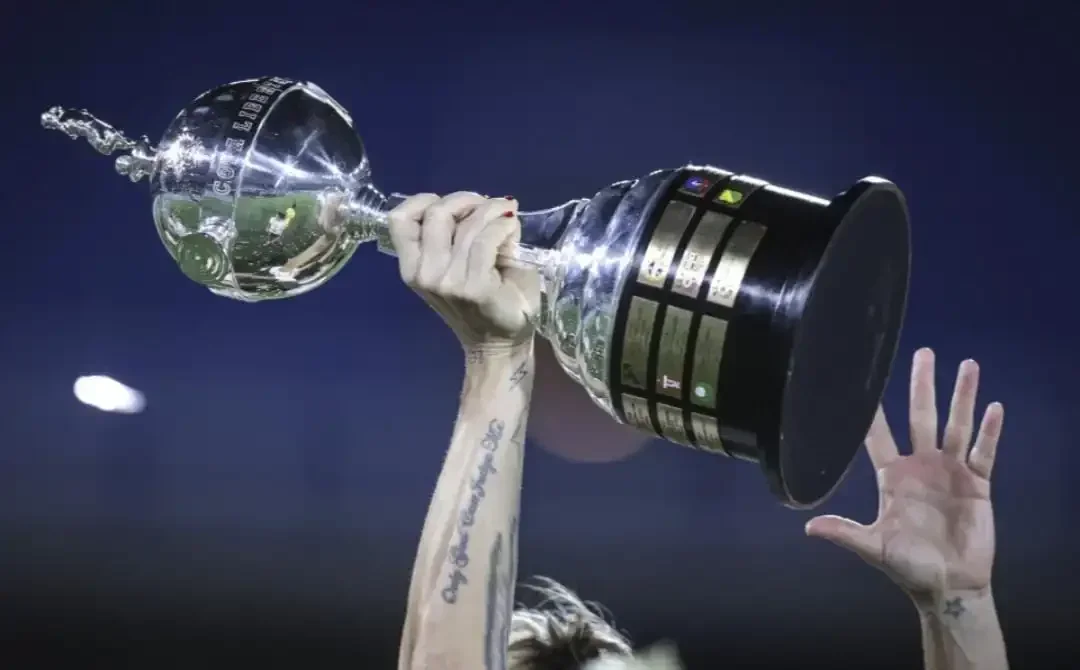 Imagem da taça da Libertadores Feminina