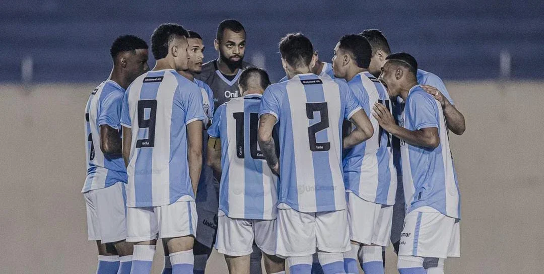Jogadores do Londrina reunidos