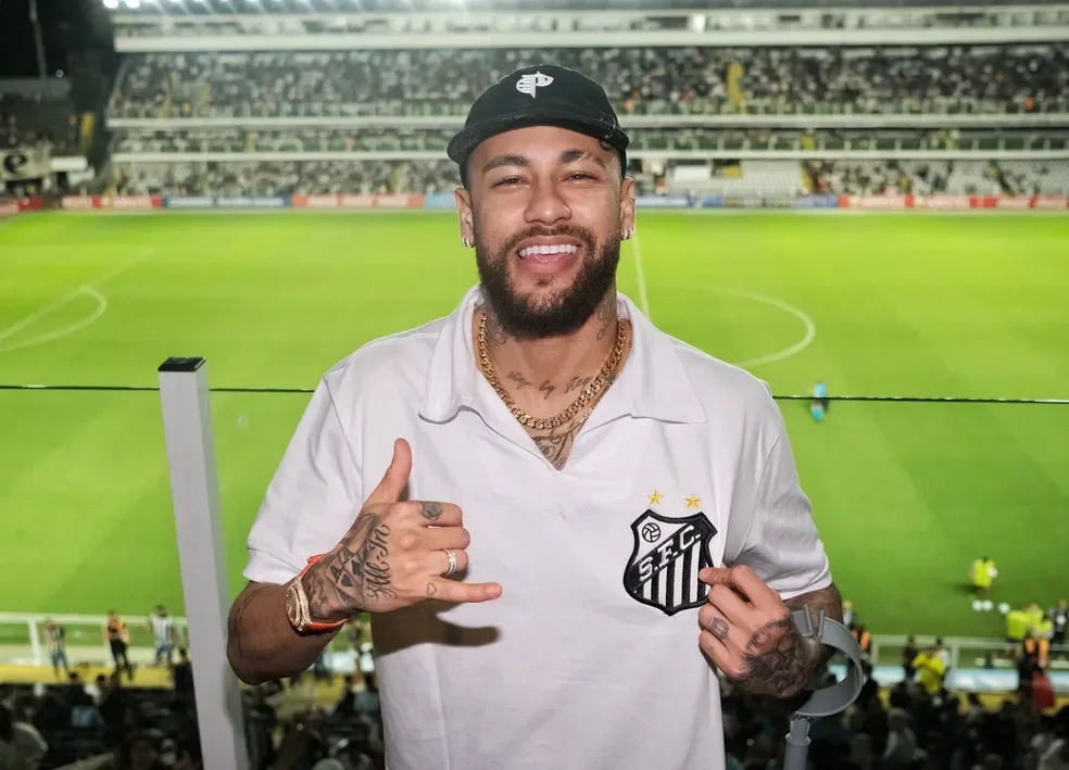 Neymar "promete" retorno ao Santos