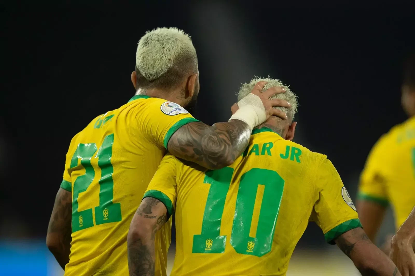 Neymar e Gabigol em ação pela Seleção Brasileira