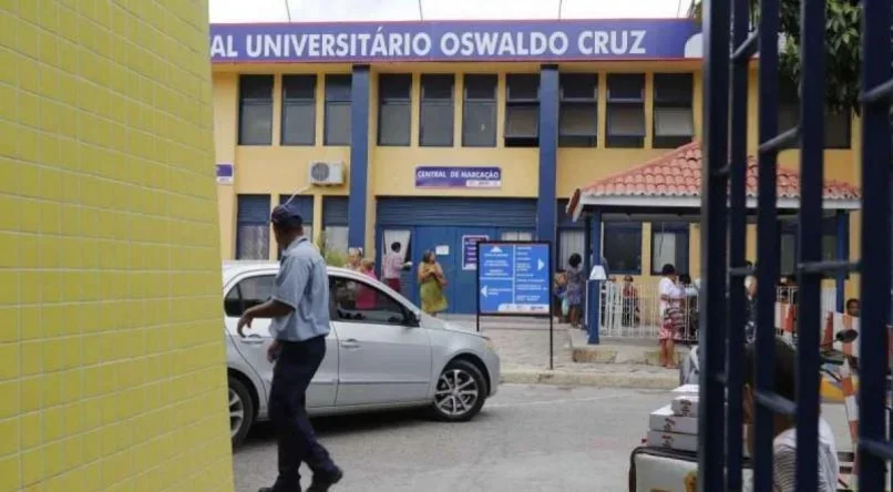 Fachada do Hospital Universitário Oswaldo Cruz, onde a paciente está internada.