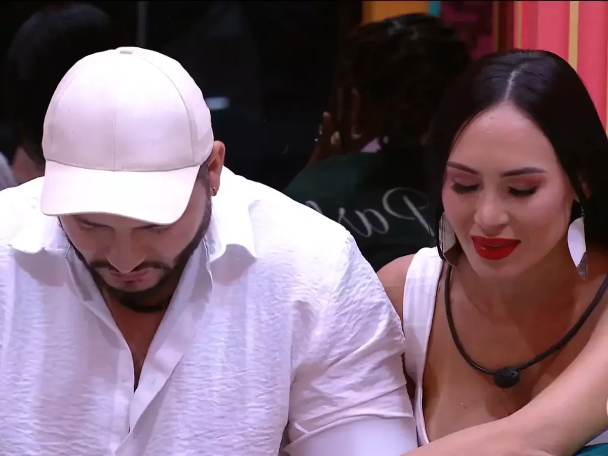 Imagem dos participantes Marcelo e Arleane no BBB 25