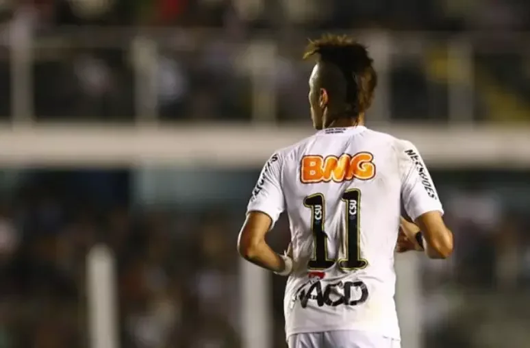 Neymar usou a camisa 11 em sua primeira passagem pelo Santos