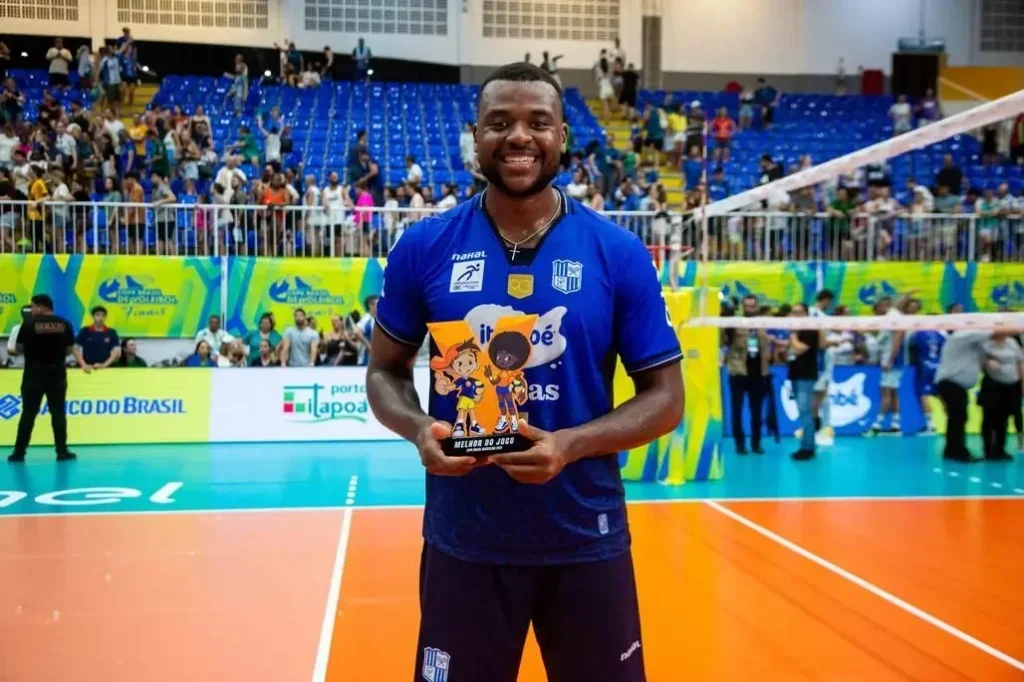 O ponteiro Paulo foi protagonista do título do Itambé Minas na Copa Brasil de vôlei nesse final de semana em São José (SC)