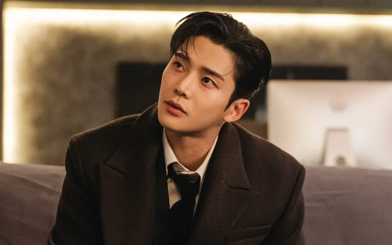 Imagem do ator Rowoon no dorama "Destined With You"