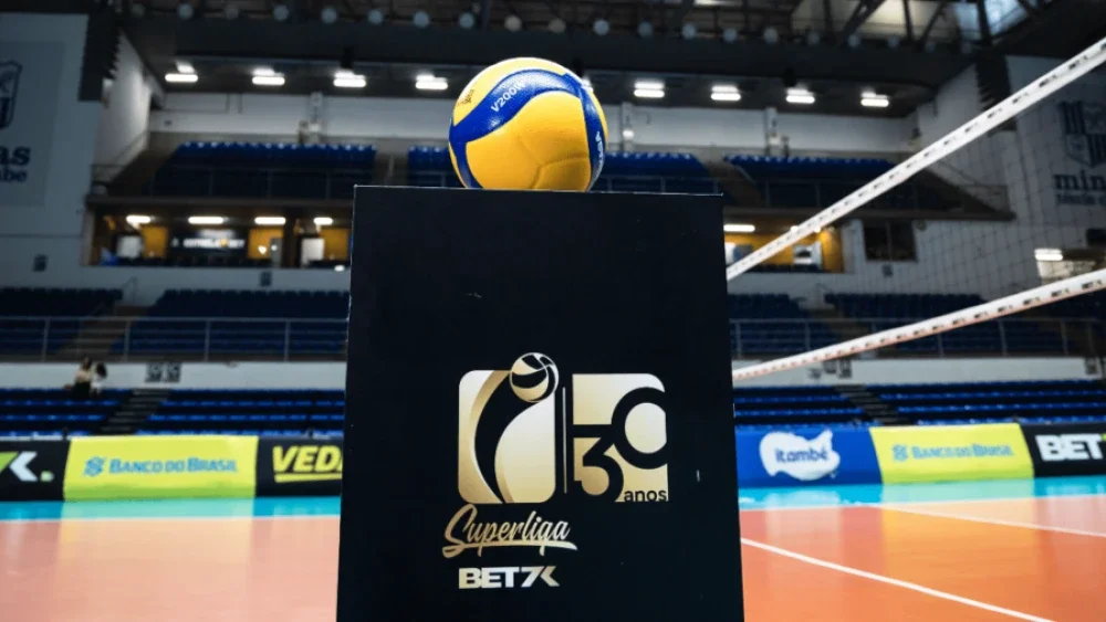 A Superliga Masculina de Vôlei 2024/2025 chega às semifinais com confrontos imperdíveis. Quatro equipes seguem na briga pelo título após campanhas consistentes e atuações decisivas nas quartas de final. Os duelos, em melhor de três jogos, começam neste fim de semana e prometem agitar os ginásios. SADA CRUZEIRO • Classificação: 1º lugar na fase de [&amp;#8230;]