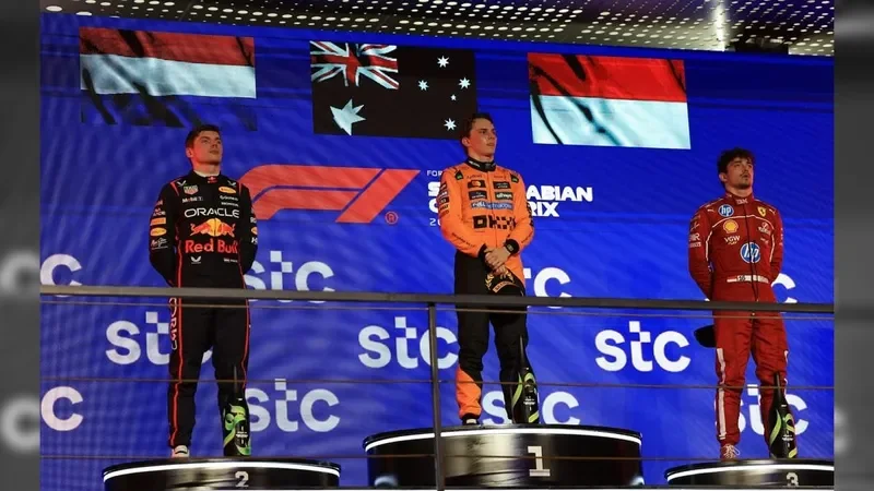 Piastri vence na Arábia Saudita, assume liderança e desbanca Verstappen