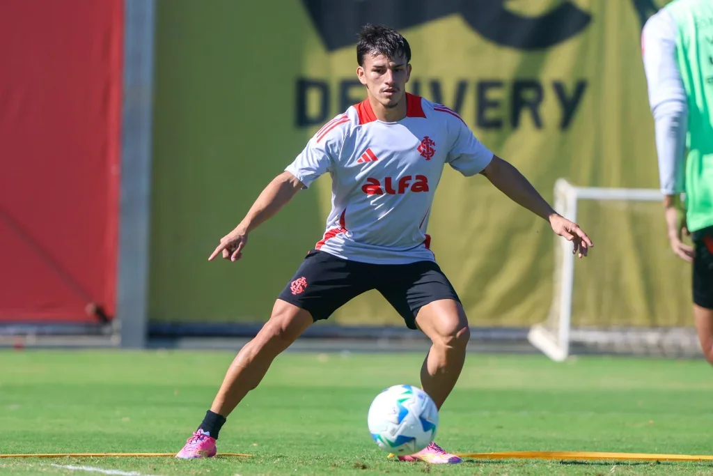 Depois de um dia de folga, o elenco do Internacional se reapresentou nesta terça-feira (13), dando início a preparação para o duelo contra o Nacional do Uruguai, pela 5ª rodada do Grupo F da Libertadores, que ocorre na próxima quinta-feira (15), às 19 horas (horário de Brasília). O treinamento foi fechado no CT Parque Gigante. [&#8230;]