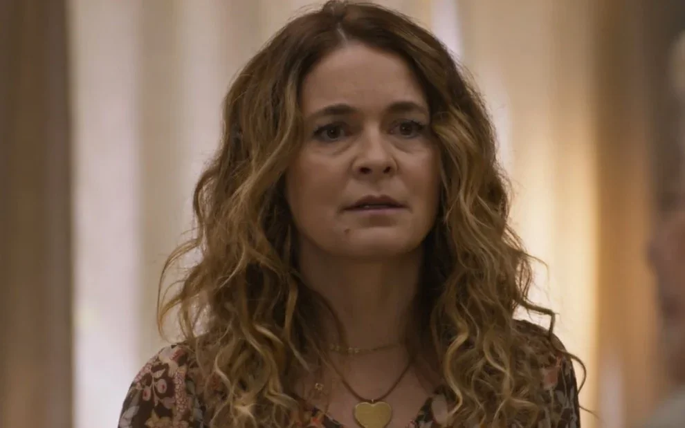 Dona de Mim: Filipa beija outro e Abel fica sabendo