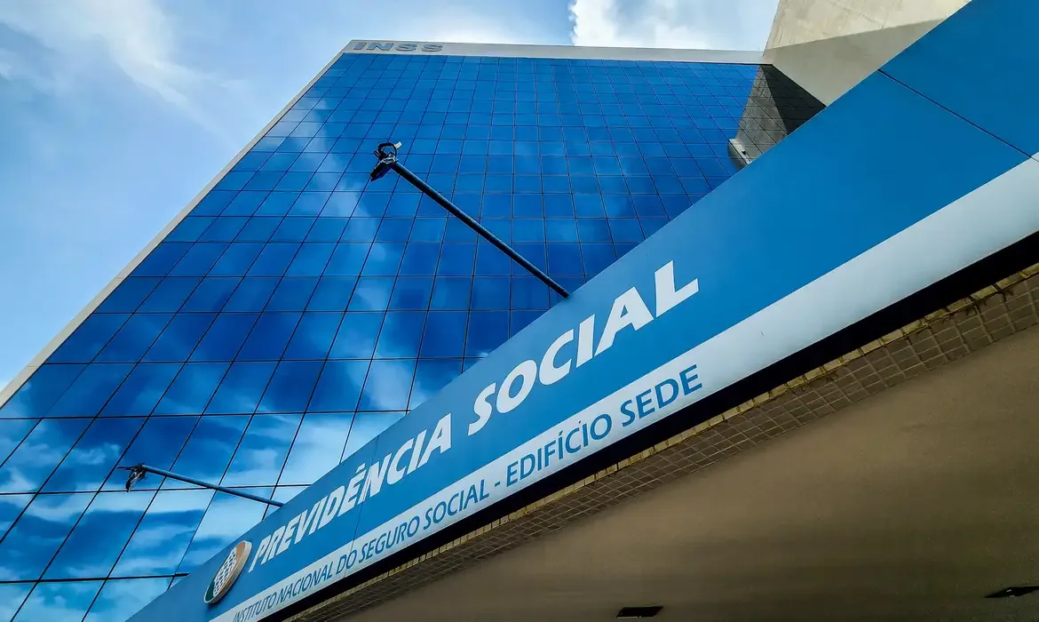 Descontos indevidos de empréstimos: aposentados e pensionistas do INSS devem receber ressarcimento até dezembro