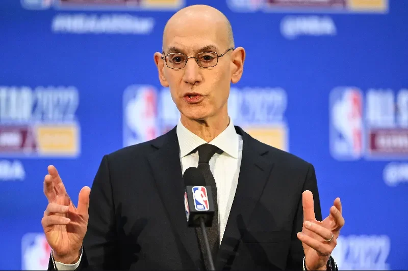 O All-Star Game da NBA terá um novo formato em 2026. O comissário da liga, Adam Silver, confirmou que o tradicional jogo das estrelas será disputado entre o Time Estados Unidos e o Time Mundo. A mudança foi anunciada em entrevista coletiva na última quarta-feira (4) e valerá já na próxima edição do evento, marcada [&amp;#8230;]