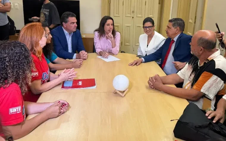 Parte do crédito de Raquel Lyra com os professores pode ser perdido por demora em votação na Alepe