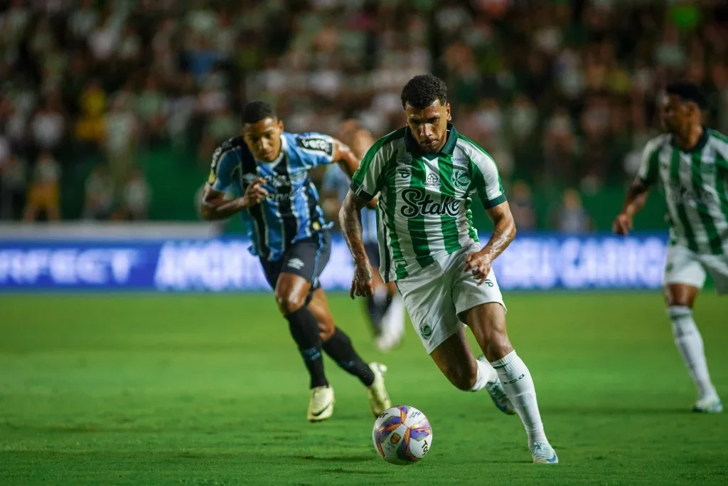 Jogador pertence ao Flamengo e estava emprestado ao Verdão até o final desta temporada. Pouco aproveitado, o clube gaúcho optou por rescindir o vínculo.