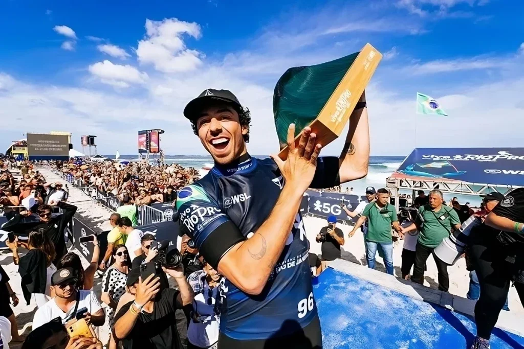 O trio da Brazilian Storm tenta voltar ao topo do pódio em Saquarema para se garantir no WSL Finals.