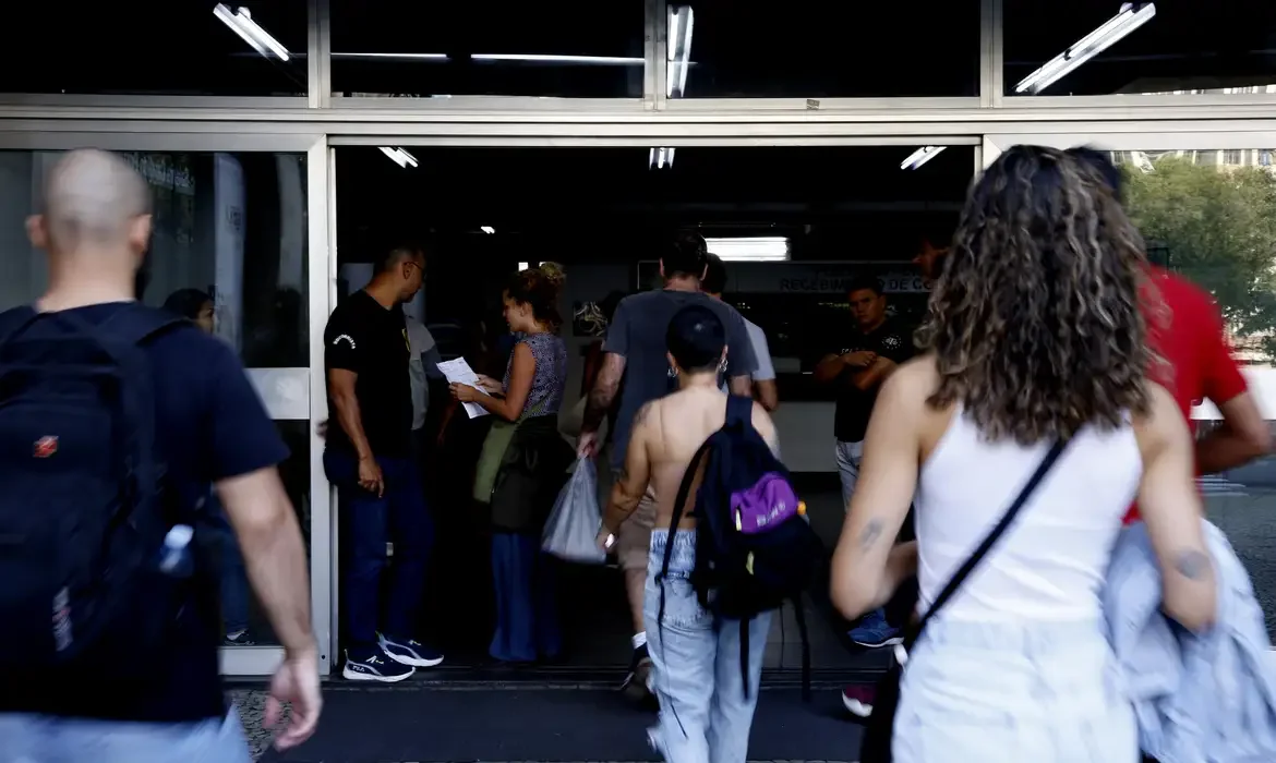 Foto da capa: Enem e Educação