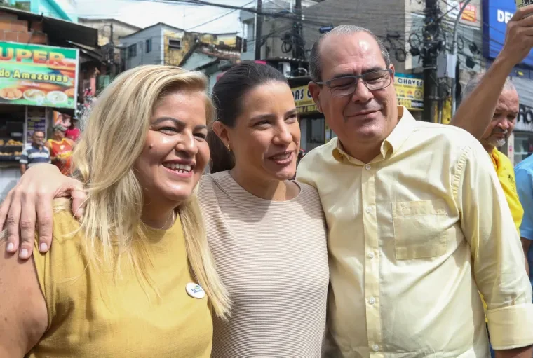 Andrea Medeiros, esposa do prefeito de Jaboatão, Mano Medeiros (PL) se filia ao PSD de Raquel
