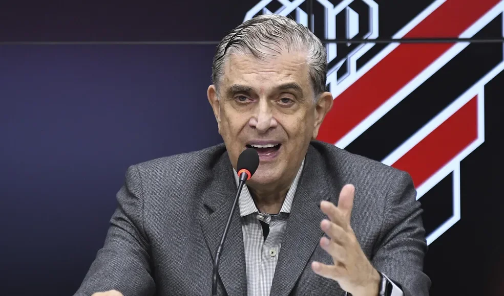 O Coxa tem um projeto para desvendar documentos guardados por décadas no Couto Pereira, e acabou encontrando os itens também de Sicupira, ídolo rubro-negro.