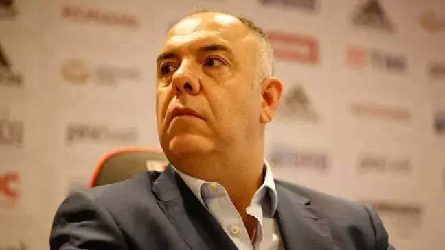 Marcos Braz é perguntado sobre polêmica envolvendo De la Cruz e responde: “Se eu falasse…”