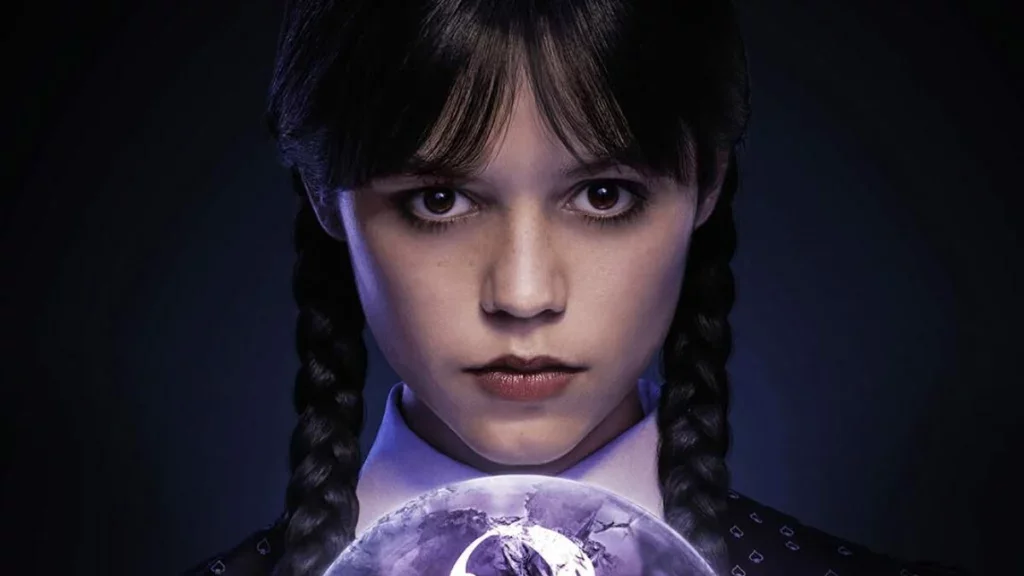 Netflix divulga 2ª temporada de Wandinha com outdoor inusitado em Xique-Xique, na Bahia
