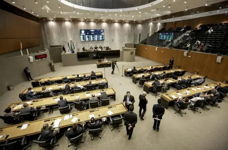 Vinte nove deputados estaduais divulgam manifesto em repúdio ao deputado Júnior Matuto por palavras ofensivas dirigidas à governadora