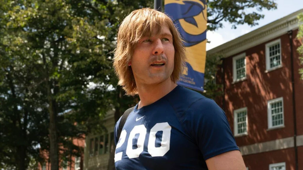 Chad Powers ganha novo trailer e promete risadas com quarterback disfarçado