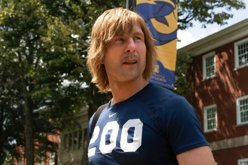 Chad Powers ganha novo trailer e promete risadas com quarterback disfarçado