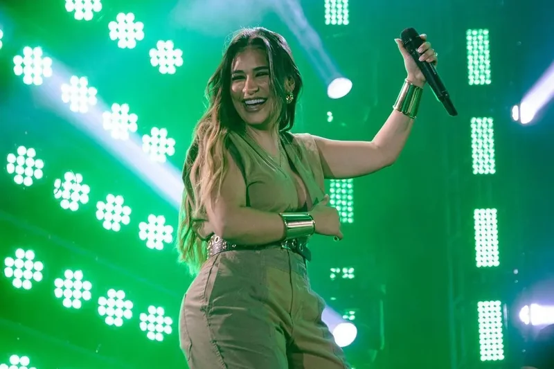 Simone Mendes, cantora brasileira