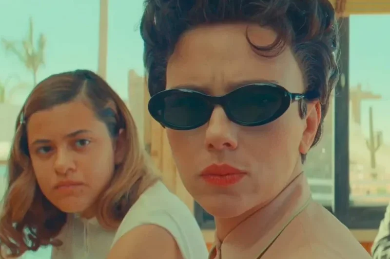 Asteroid City na Netflix: Uma viagem surreal ao deserto dos anos 1950