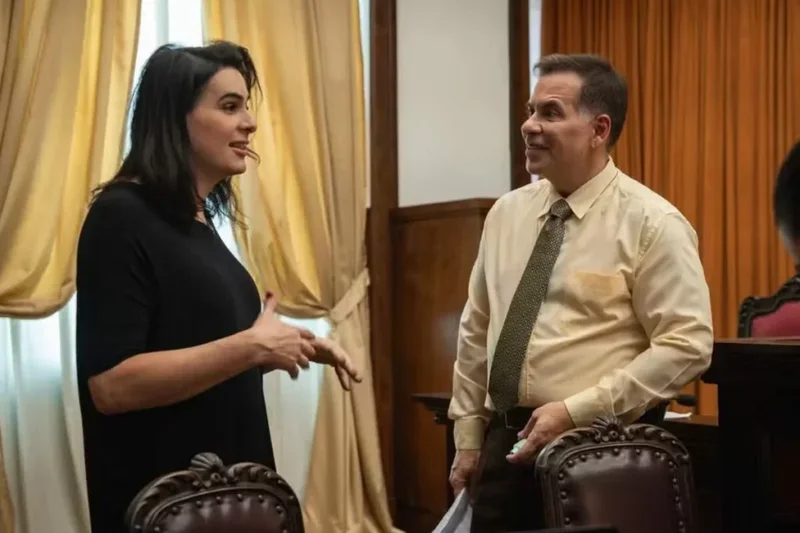 Comédia brasileira na Netflix aborda identidade e superação no universo jurídico
