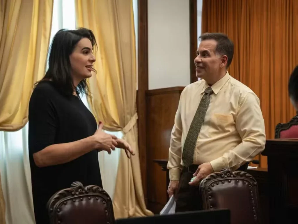 Comédia brasileira na Netflix aborda identidade e superação no universo jurídico