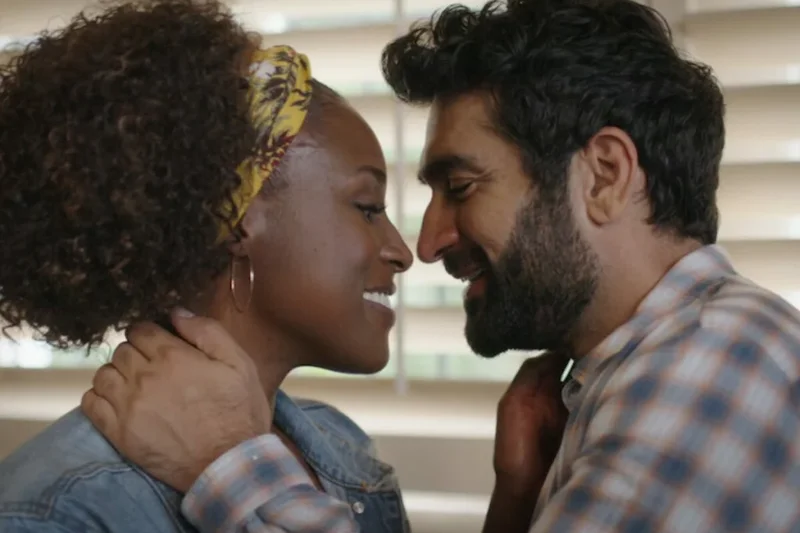 Comédia romântica da Netflix mistura mistério e humor em noite agitada
